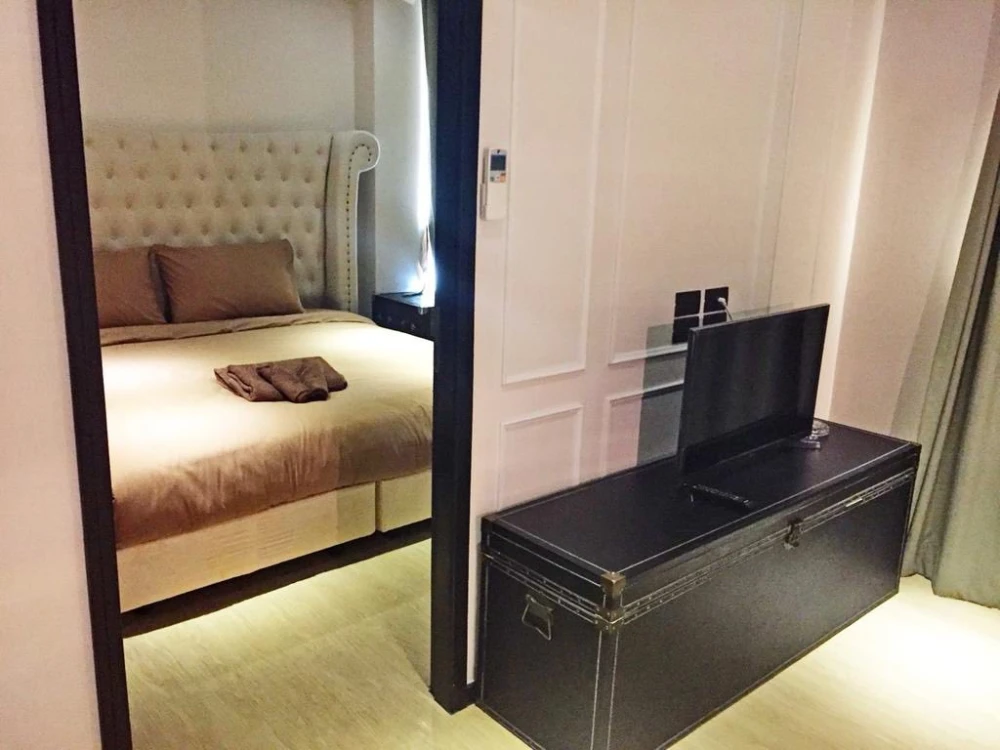 Selling a 1-bedroom, 1-bathroom unit at The Venetian Signature Condo Resort Pattaya. Prime location, fully furnished. Book now!