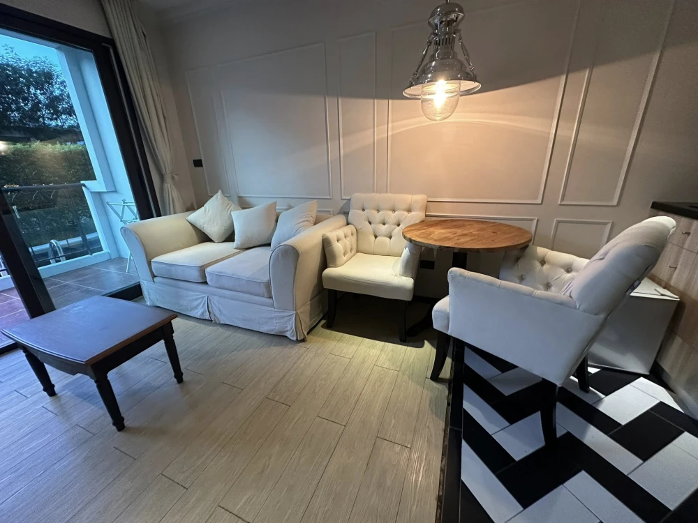 Selling a 1-bedroom, 1-bathroom unit at The Venetian Signature Condo Resort Pattaya. Prime location, fully furnished. Book now!