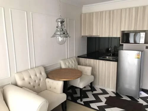 Selling a 1-bedroom, 1-bathroom unit at The Venetian Signature Condo Resort Pattaya. Prime location, fully furnished. Book now!