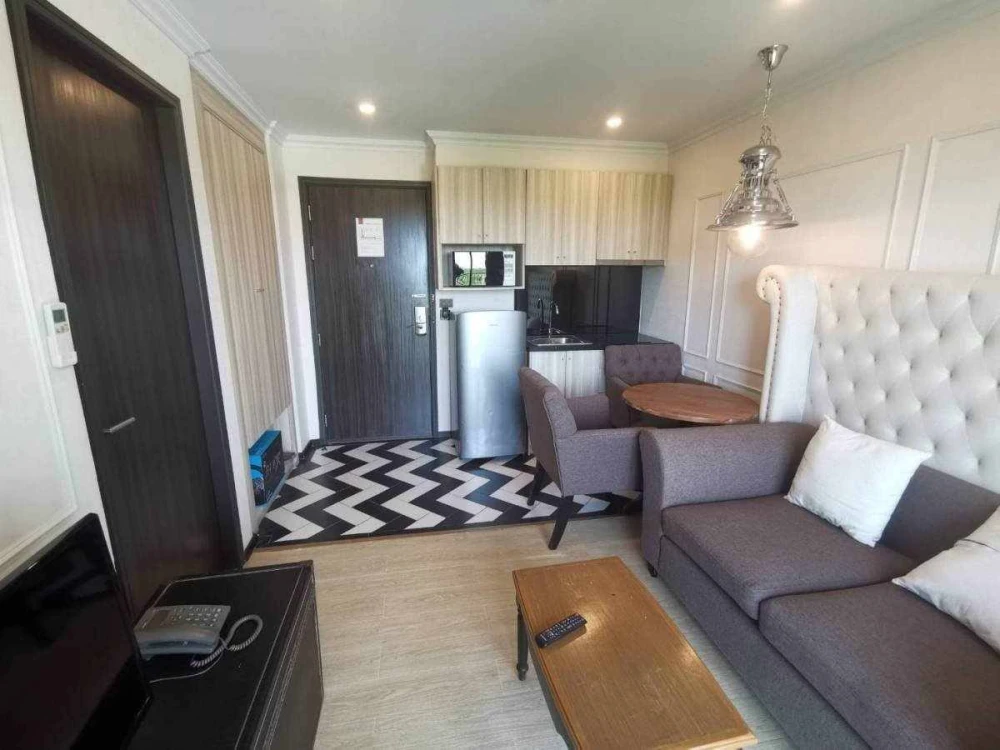 For sale: The Venetian Signature Condo Resort Pattaya, a nice room on the 5th floor, good location, beautiful sea view, reserve now!