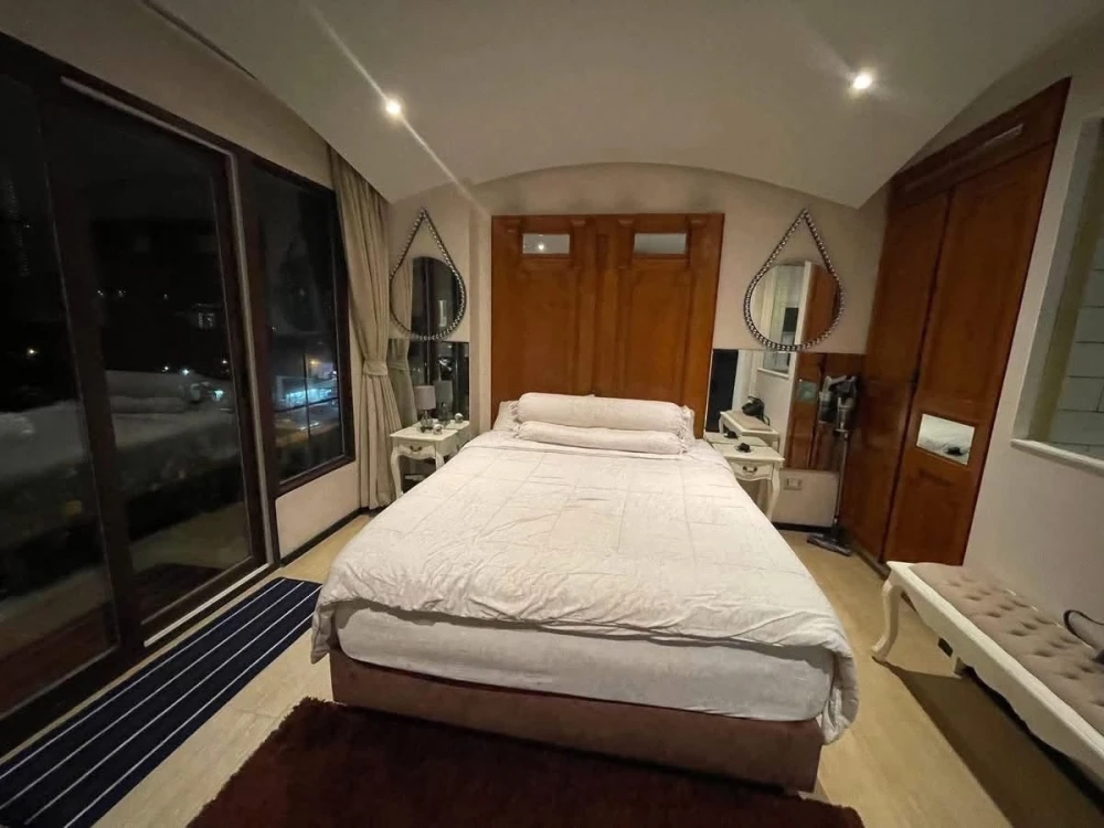 Selling a fully furnished studio unit at The Venetian Signature Condo Resort Pattaya with sea view. Book now!