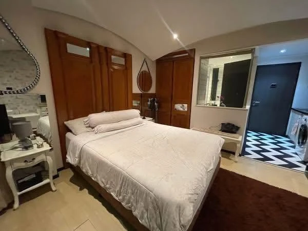 Selling a fully furnished studio unit at The Venetian Signature Condo Resort Pattaya with sea view. Book now!