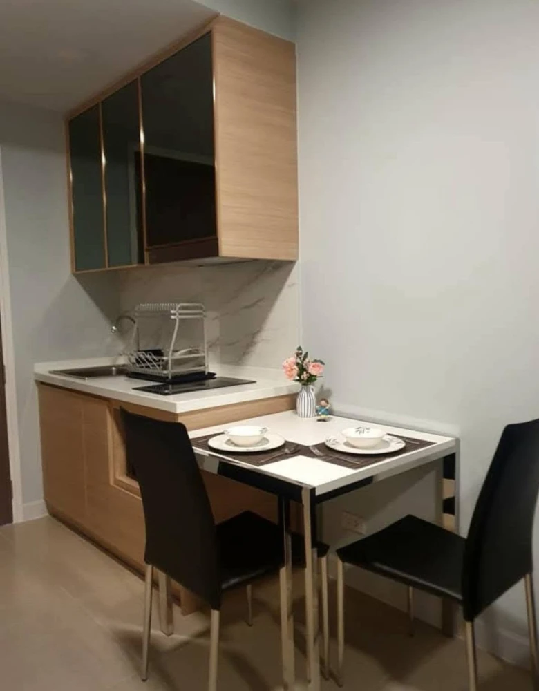 Selling The Ville Express Ratchayothin, corner unit, 7th floor. Spacious living area, comfortable and not cramped. Book now before it's too late!