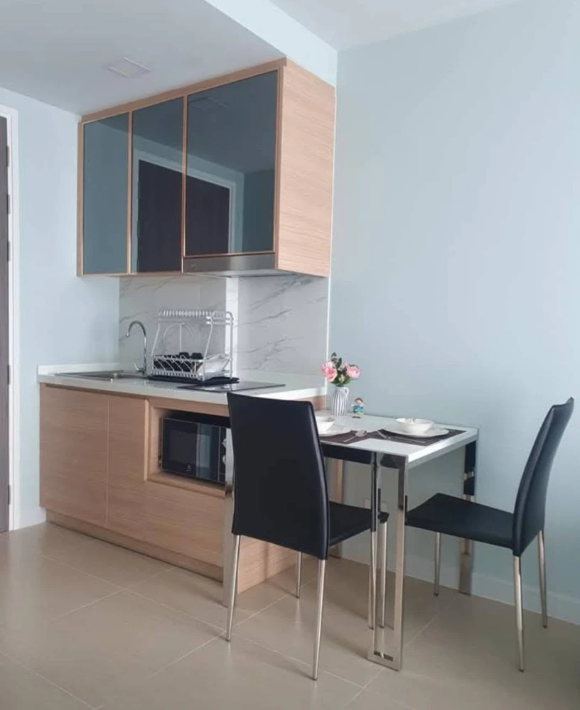 Selling The Ville Express Ratchayothin, corner unit, 7th floor. Spacious living area, comfortable and not cramped. Book now before it's too late!