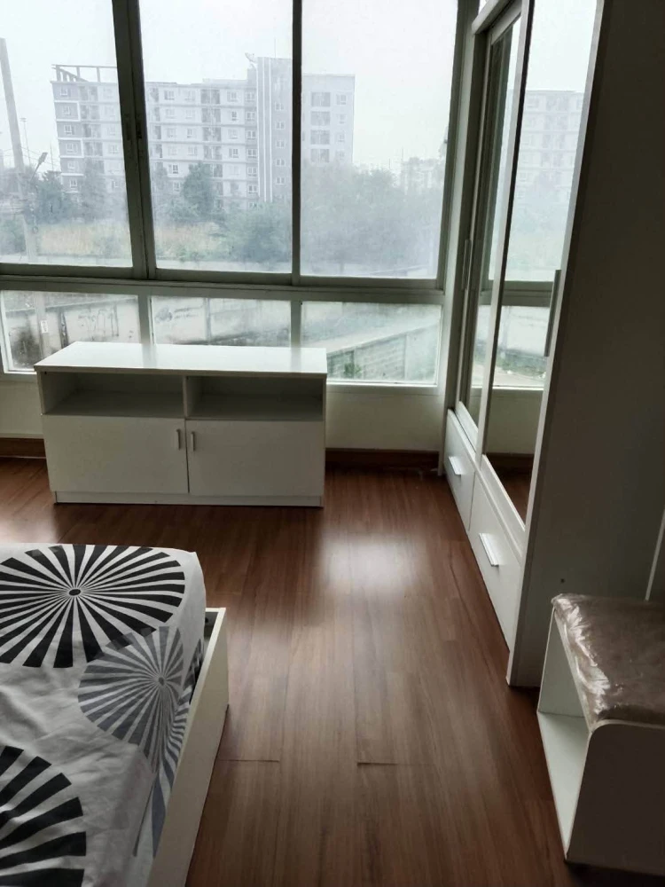 Selling The Wellington Condominium, 2 bedrooms, spacious living area, high-quality wallpaper. Don't miss out!