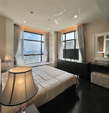 Selling The XXXIX Sukhumvit 39, 24th floor, fully furnished, beautiful and ready to move in. Book now!