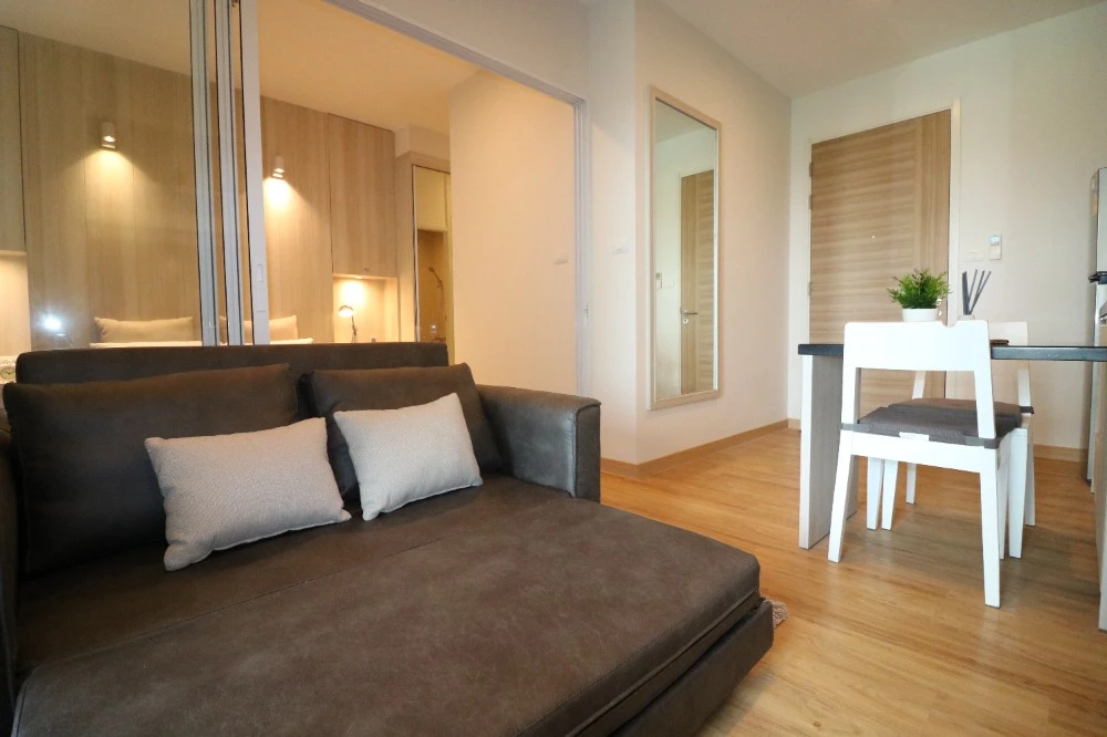 For sale: The Zea Sriracha, 15th floor, fully furnished room, ready to move in, reserve now, don't miss out.