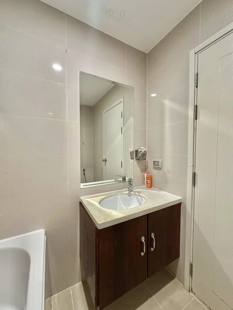 For sale: The Zea Sriracha, a lovely room on the 13th floor, in a great location, fully equipped with all the amenities. Don't miss out!