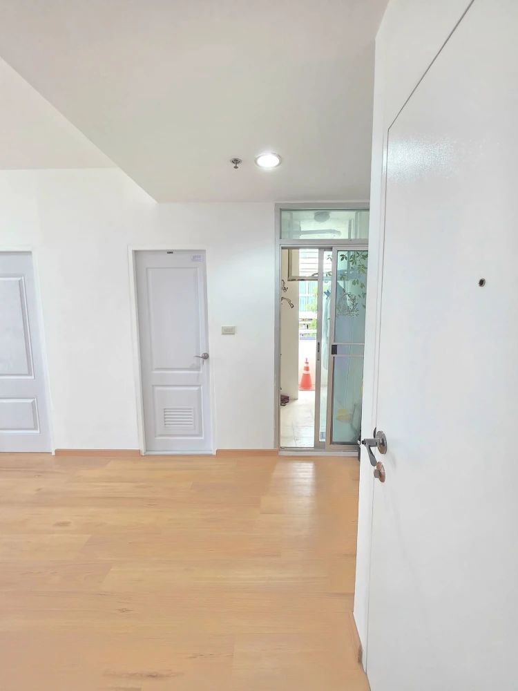 For sale: THE ZEST Lat Phrao, 2 bedrooms, 2 bathrooms, 1st floor, lots of usable space, comfortable, not cramped, hurry and reserve now.