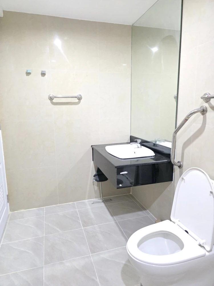 For sale: THE ZEST Lat Phrao, 2 bedrooms, 2 bathrooms, 1st floor, lots of usable space, comfortable, not cramped, hurry and reserve now.