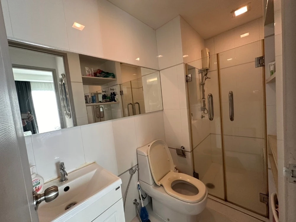 For sale: Thru Thonglor, 1 bedroom, 1 bathroom, good location, beautiful view, not blocked, convenient transportation, reserve now.