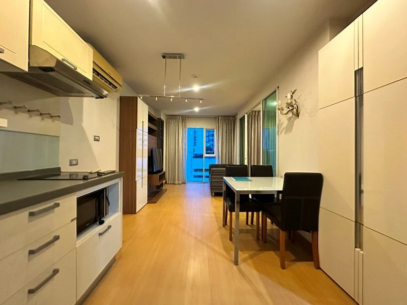 Selling Tourmaline Gold Sathorn-Taksin condo. Ready to move in, fully furnished, spacious and comfortable. Book now!