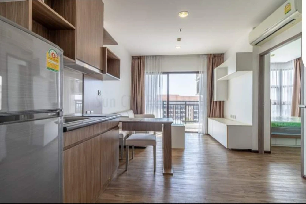 Tree Tops Pattaya (South Pattaya) condo for sale. Located on the 9th floor with half sea view and half city view. Wide main road frontage. Don't miss
