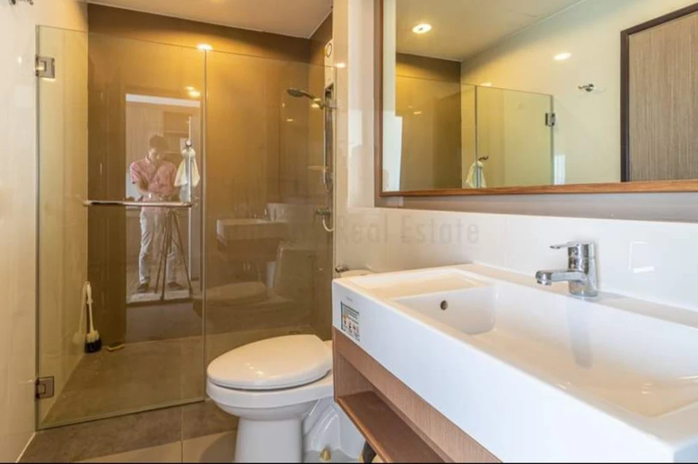 Tree Tops Pattaya (South Pattaya) condo for sale. Located on the 9th floor with half sea view and half city view. Wide main road frontage. Don't miss