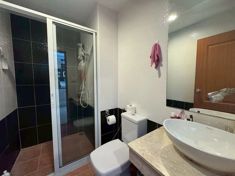 TrioGems Condo for sale (Jomtien), great location near Jomtien Beach! City view, fully furnished, don't miss out!