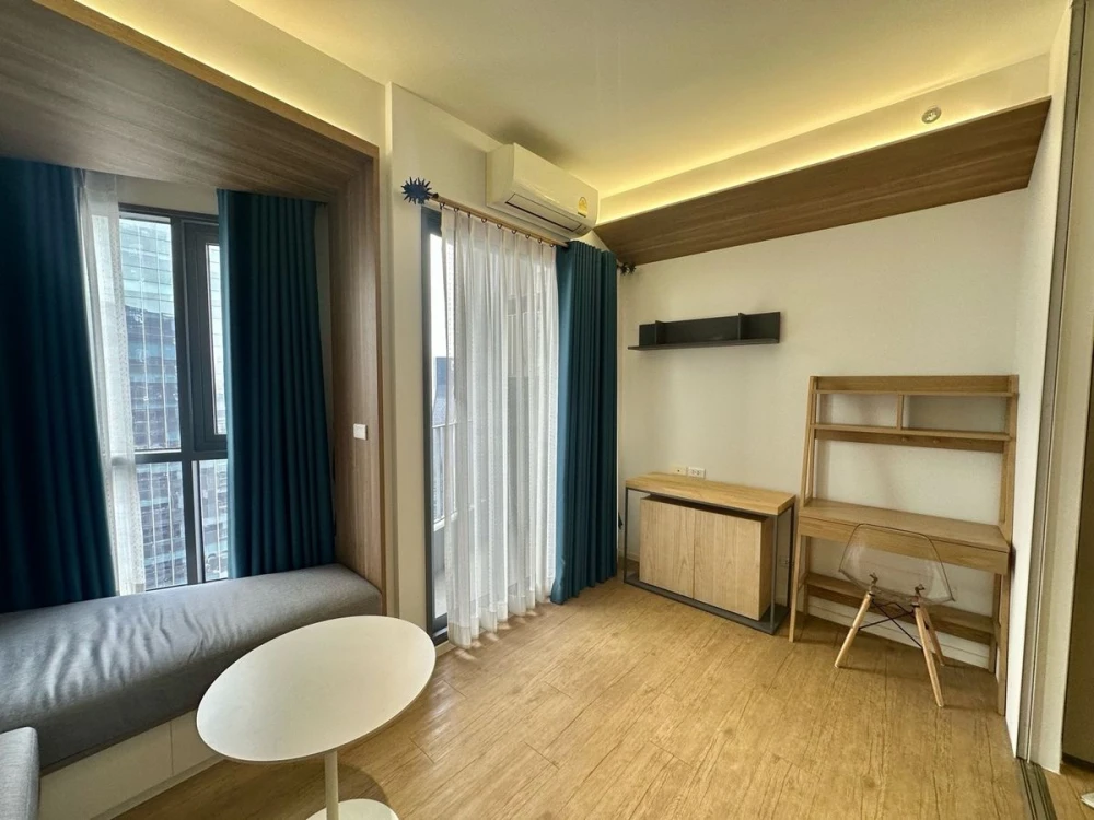 Triple Y Residence for sale, 32nd floor, high floor, fully furnished, ready to move in. Reserve now, don't miss out!