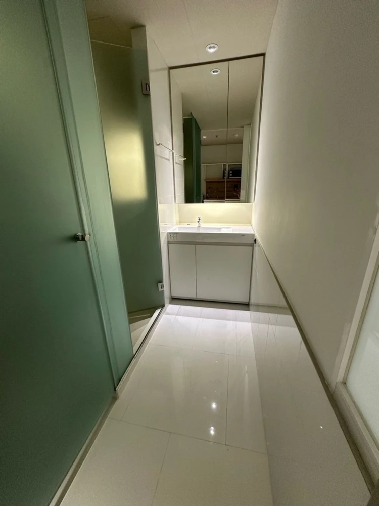 Triple Y Residence for sale, 32nd floor, high floor, fully furnished, ready to move in. Reserve now, don't miss out!