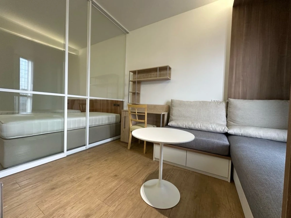 Triple Y Residence for sale, 32nd floor, high floor, fully furnished, ready to move in. Reserve now, don't miss out!