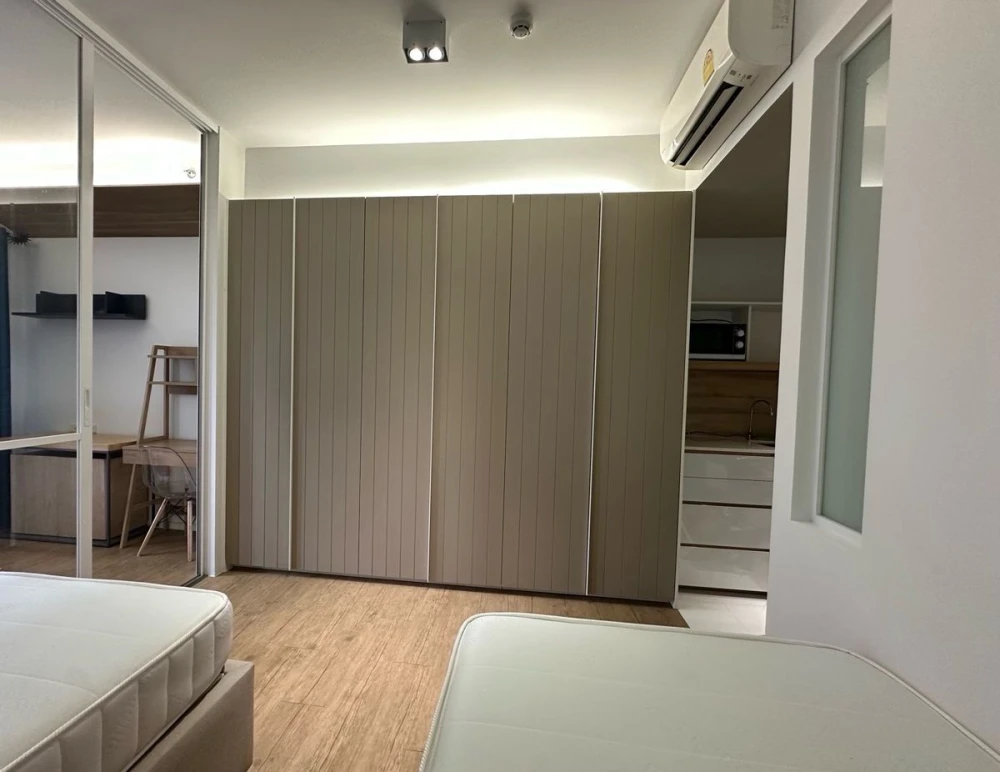 Triple Y Residence for sale, 32nd floor, high floor, fully furnished, ready to move in. Reserve now, don't miss out!