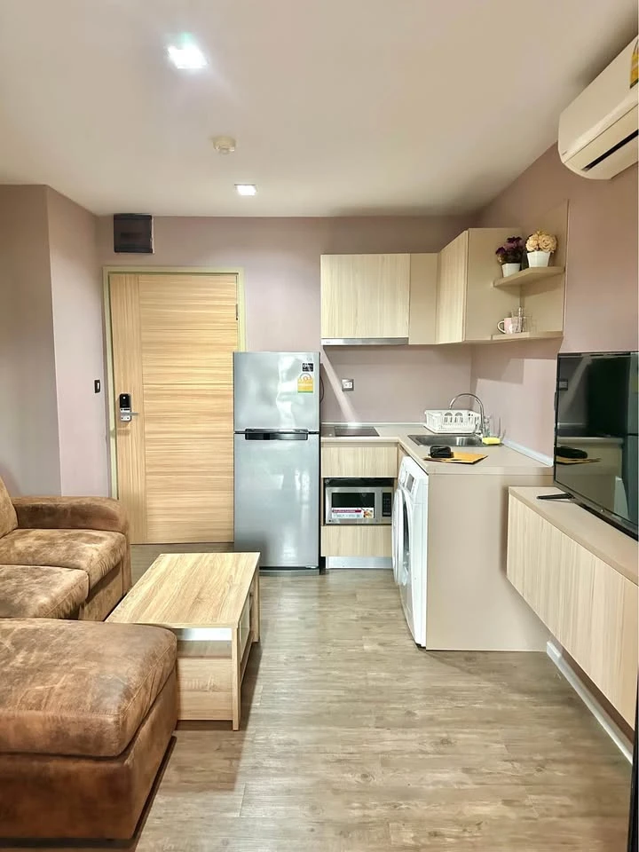 For sale: Tropicana BTS Erawan, 5th floor, partitioned room, fully furnished, ready to move in. Reserve now, don't miss out!
