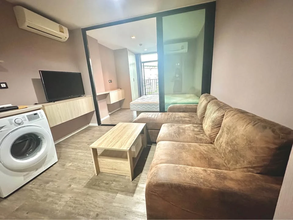 For sale: Tropicana BTS Erawan, 5th floor, partitioned room, fully furnished, ready to move in. Reserve now, don't miss out!