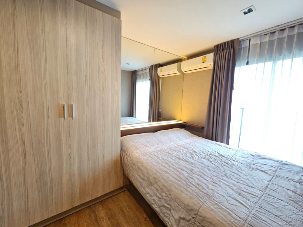 For sale: Tropicana BTS Erawan, expressway view, One Bedroom plus, wallpapered throughout, with excellent built-in furniture. Don't miss out!