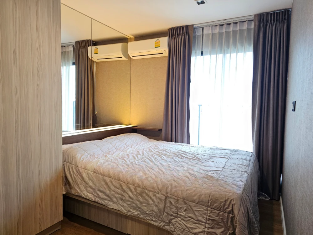 For sale: Tropicana BTS Erawan, expressway view, One Bedroom plus, wallpapered throughout, with excellent built-in furniture. Don't miss out!