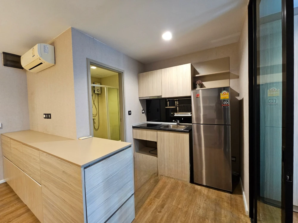 For sale: Tropicana BTS Erawan, expressway view, One Bedroom plus, wallpapered throughout, with excellent built-in furniture. Don't miss out!