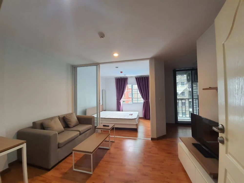 For sale: Tulip Square Om Noi, Grand Building (Private Zone), Olympic-sized swimming pool view, cool breeze all day, great atmosphere, reserve now!