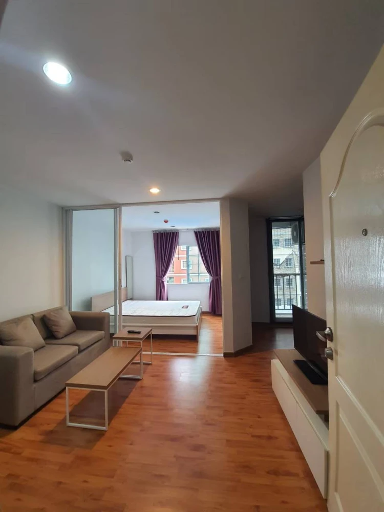 For sale: Tulip Square Om Noi, Grand Building (Private Zone), Olympic-sized swimming pool view, cool breeze all day, great atmosphere, reserve now!