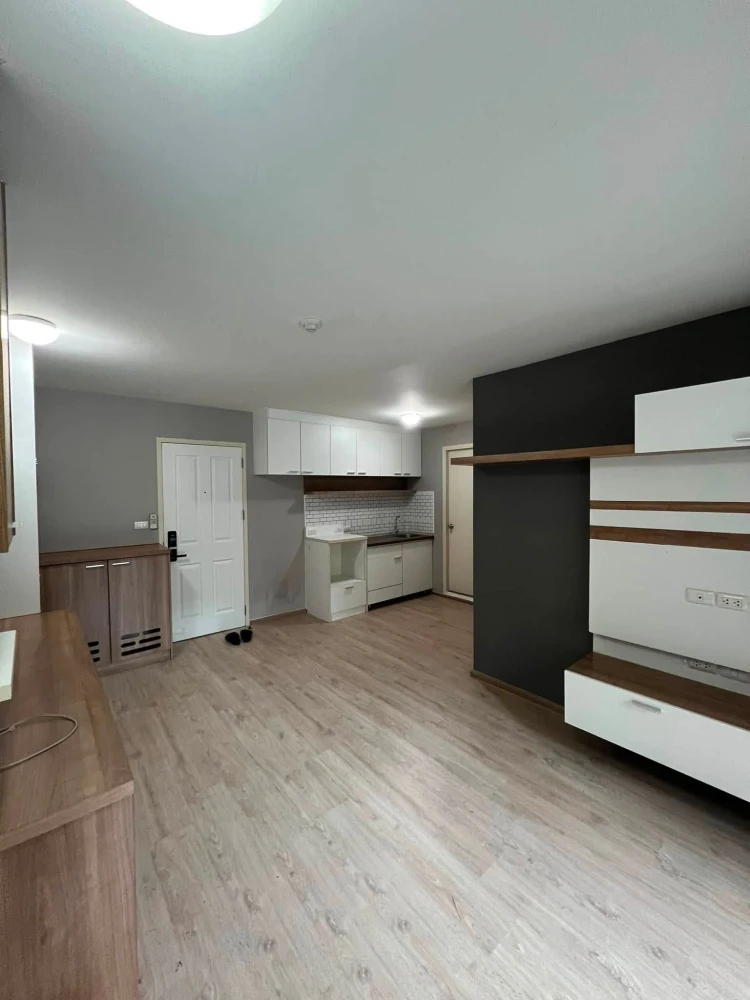 Selling a U Campus Rangsit-Muang Ek condo unit. The room is in excellent condition, spacious at 39 sq.m., easy to decorate, and doesn't feel cramped.