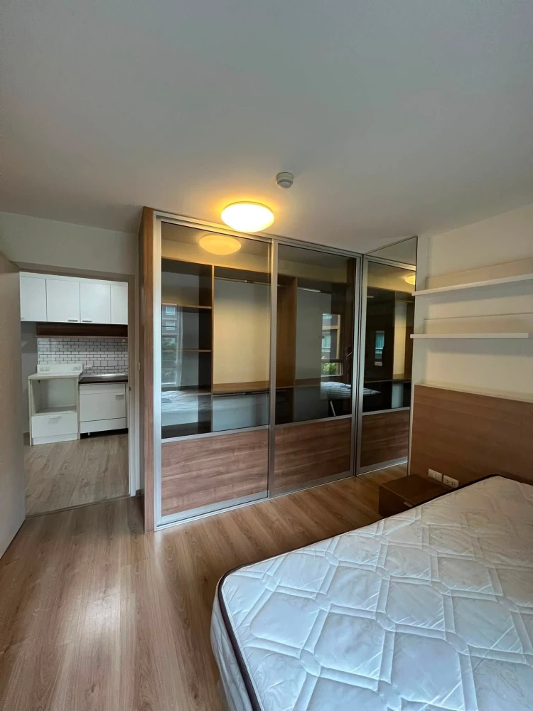 Selling a U Campus Rangsit-Muang Ek condo unit. The room is in excellent condition, spacious at 39 sq.m., easy to decorate, and doesn't feel cramped.