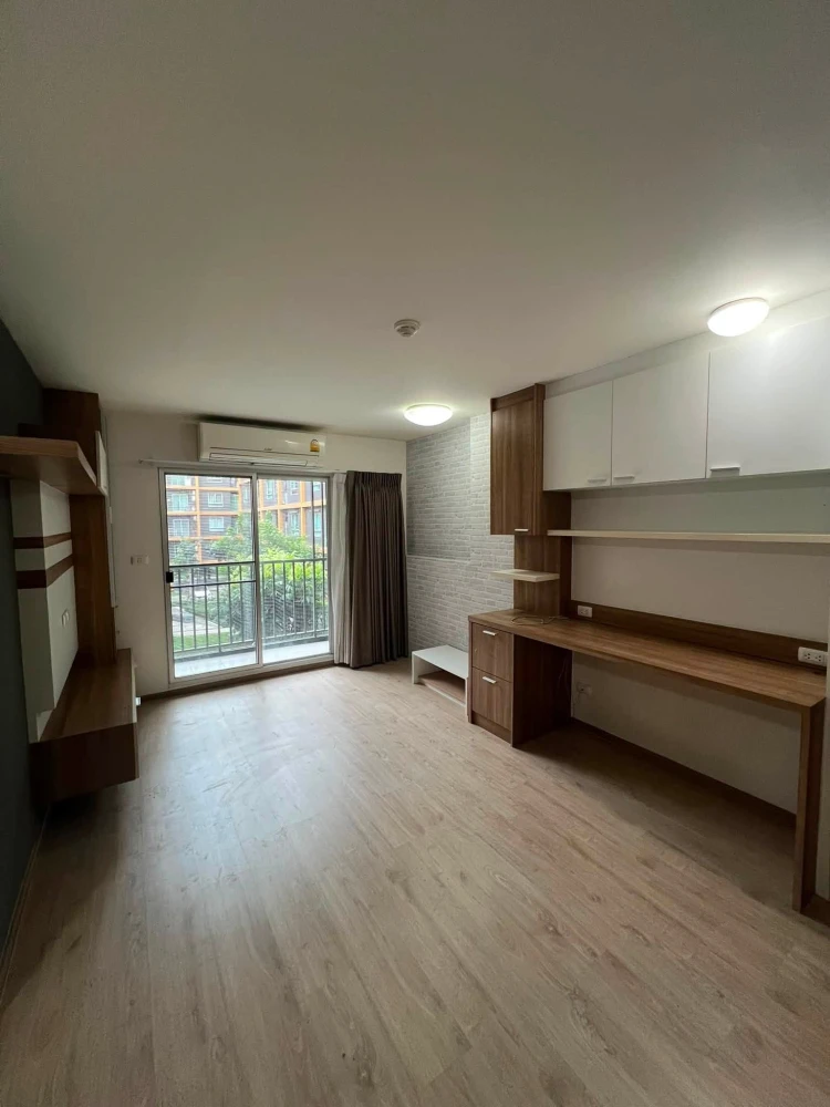 Selling a U Campus Rangsit-Muang Ek condo unit. The room is in excellent condition, spacious at 39 sq.m., easy to decorate, and doesn't feel cramped.