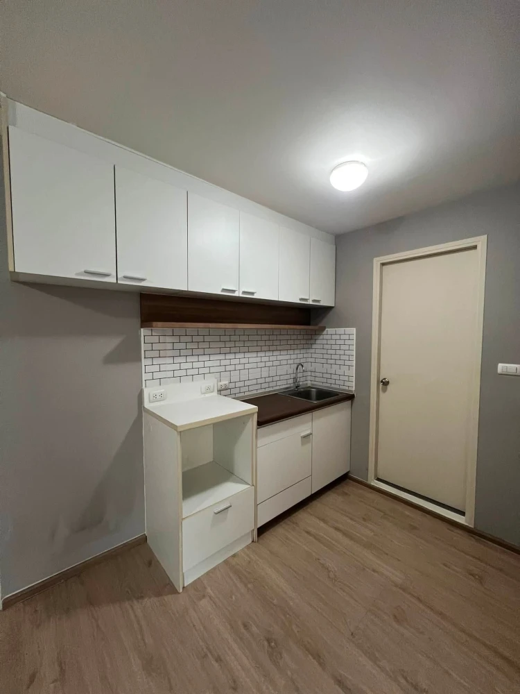 Selling a U Campus Rangsit-Muang Ek condo unit. The room is in excellent condition, spacious at 39 sq.m., easy to decorate, and doesn't feel cramped.