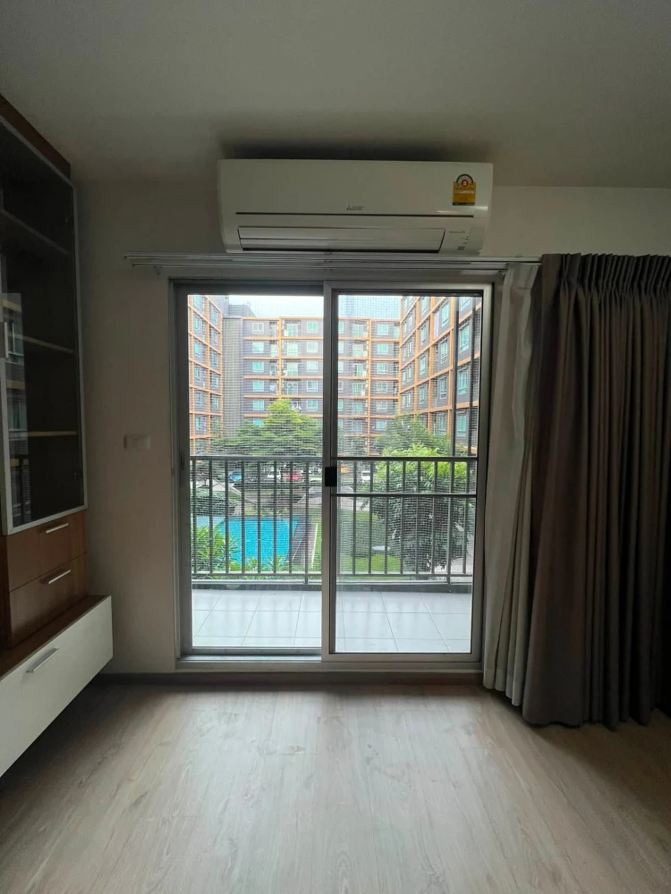 Selling a U Campus Rangsit-Muang Ek condo unit. The room is in excellent condition, spacious at 39 sq.m., easy to decorate, and doesn't feel cramped.