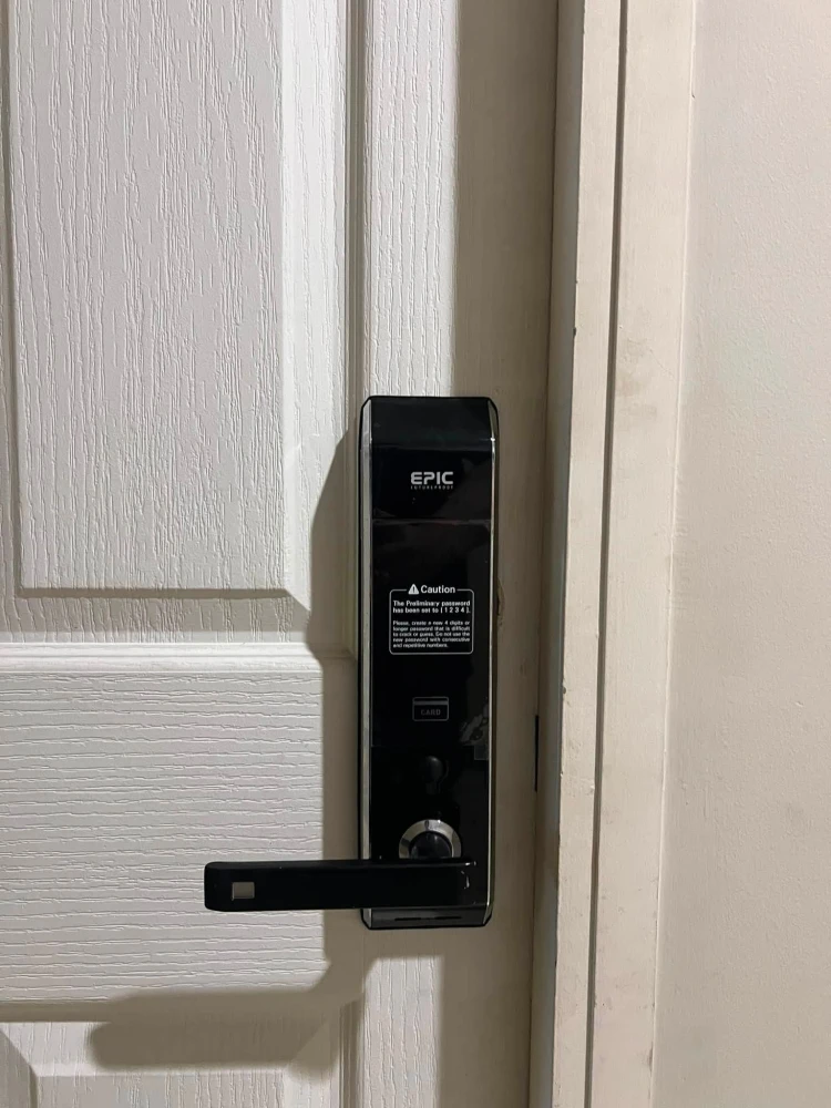 Selling a U Campus Rangsit-Muang Ek condo unit. The room is in excellent condition, spacious at 39 sq.m., easy to decorate, and doesn't feel cramped.