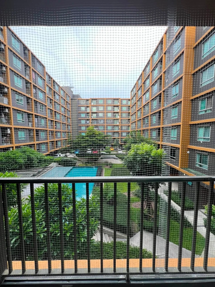 Selling a U Campus Rangsit-Muang Ek condo unit. The room is in excellent condition, spacious at 39 sq.m., easy to decorate, and doesn't feel cramped.
