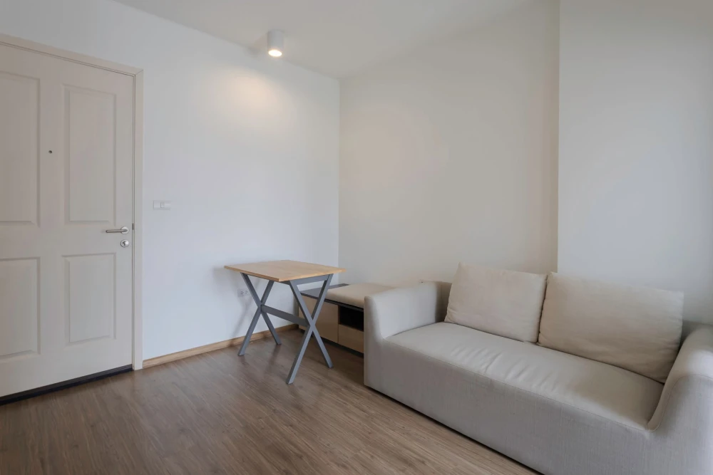 Selling U Delight @ BangSon Station condo. Ready to move in, fully furnished with appliances. Amazing price! Don't miss out!