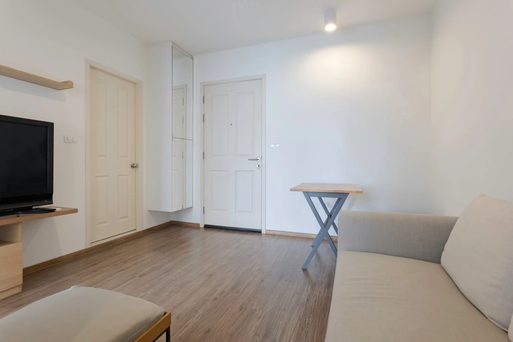 Selling U Delight @ BangSon Station condo. Ready to move in, fully furnished with appliances. Amazing price! Don't miss out!