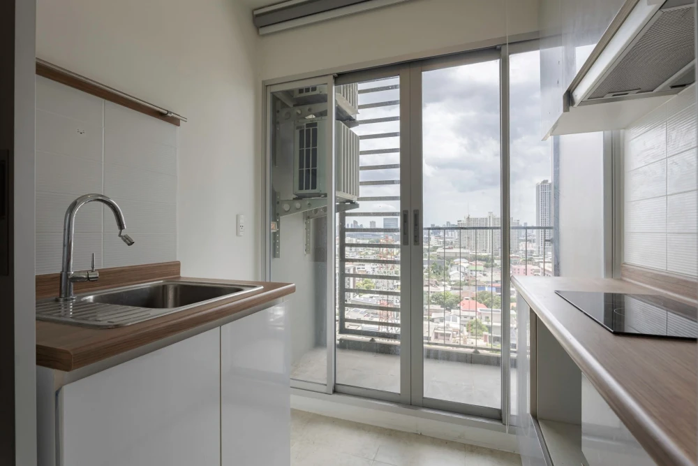 Selling U Delight @ BangSon Station condo. Ready to move in, fully furnished with appliances. Amazing price! Don't miss out!