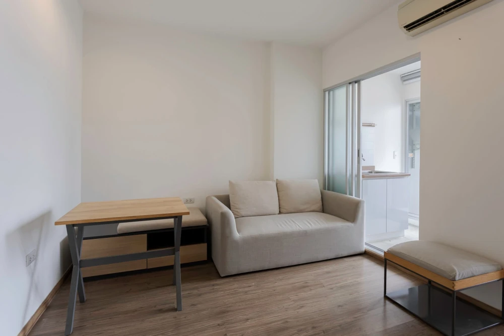 Selling U Delight @ BangSon Station condo. Ready to move in, fully furnished with appliances. Amazing price! Don't miss out!