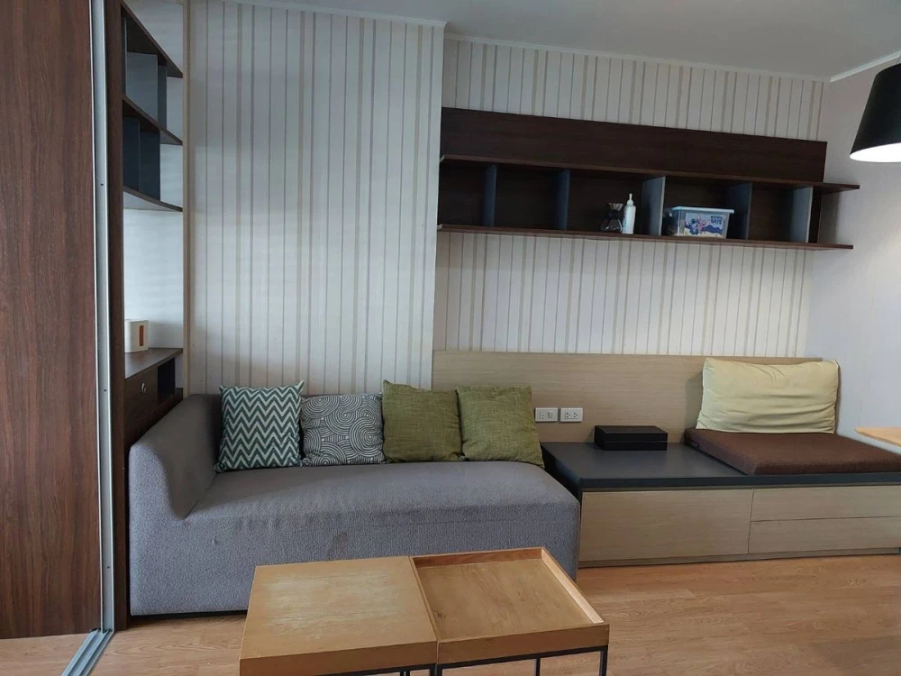 Selling U Delight @ Huaykwang Station, 18th floor. High floor, beautiful view, fully furnished. Book now!