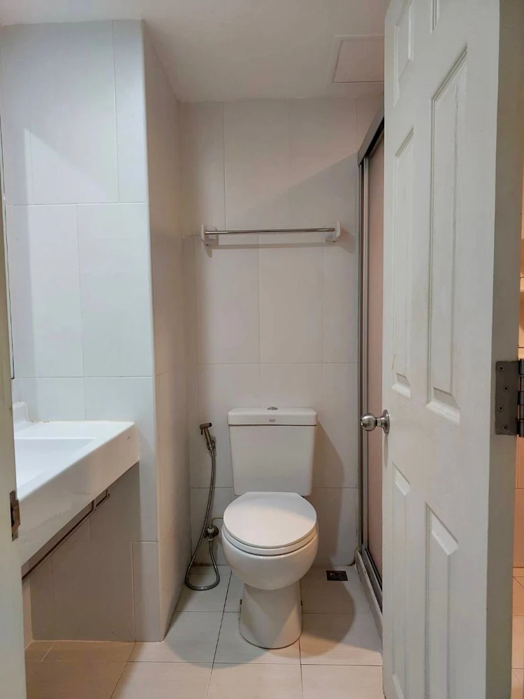 Selling U Delight @ Huaykwang Station, 18th floor. High floor, beautiful view, fully furnished. Book now!