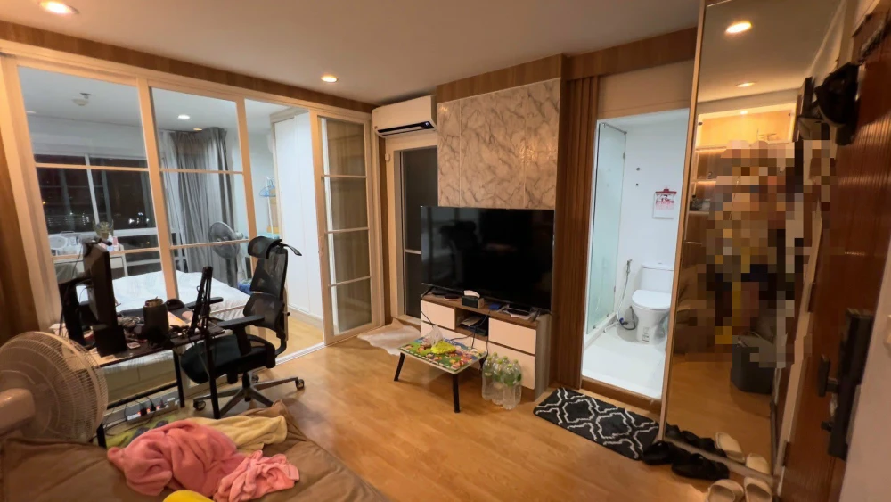 Selling U Delight @ Huaykwang Station, a lovely unit on the 19th floor with a great location and spacious living area. Book now!