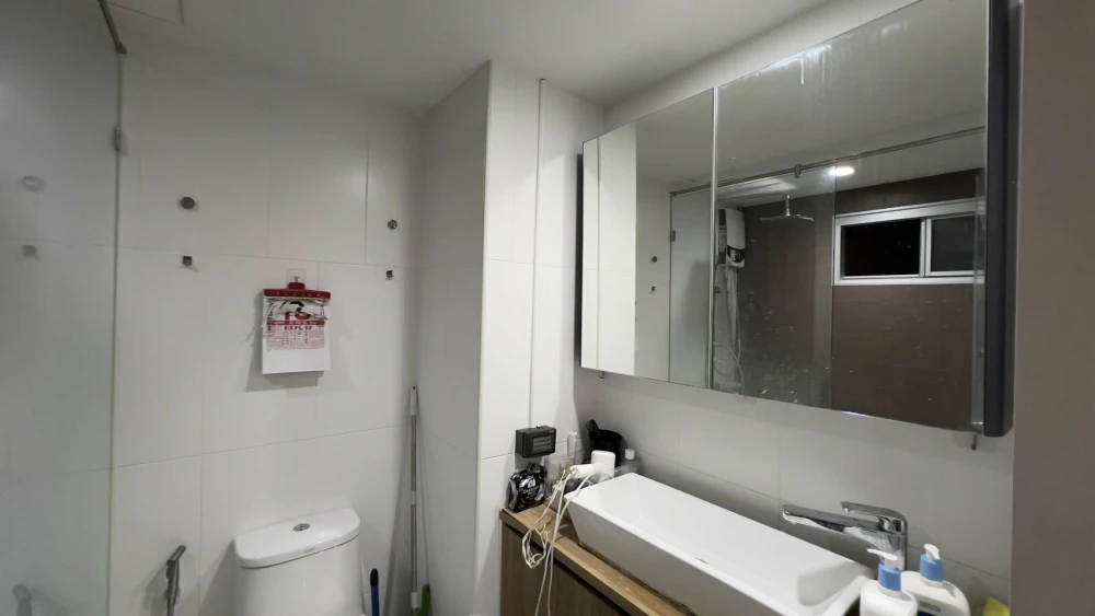 Selling U Delight @ Huaykwang Station, a lovely unit on the 19th floor with a great location and spacious living area. Book now!