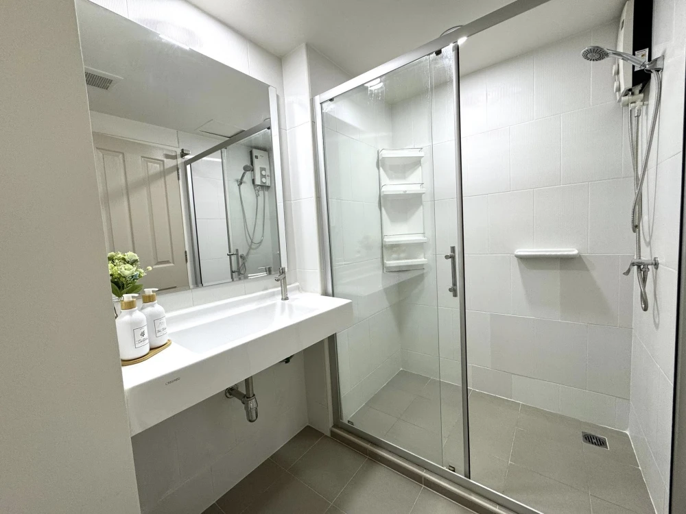 Selling U Delight @ TalatPhlu Station. Beautiful, unblocked city view. Unbeatable value. Ready to move in.