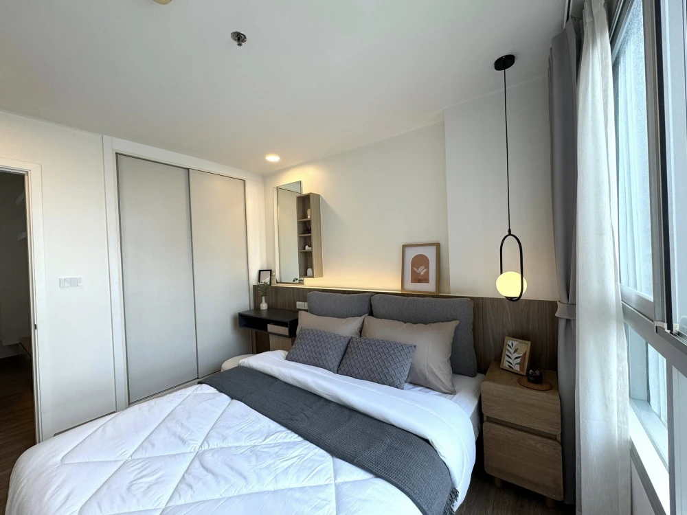 Selling U Delight @ TalatPhlu Station. Beautiful, unblocked city view. Unbeatable value. Ready to move in.