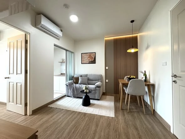 Selling U Delight @ TalatPhlu Station. Beautiful, unblocked city view. Unbeatable value. Ready to move in.