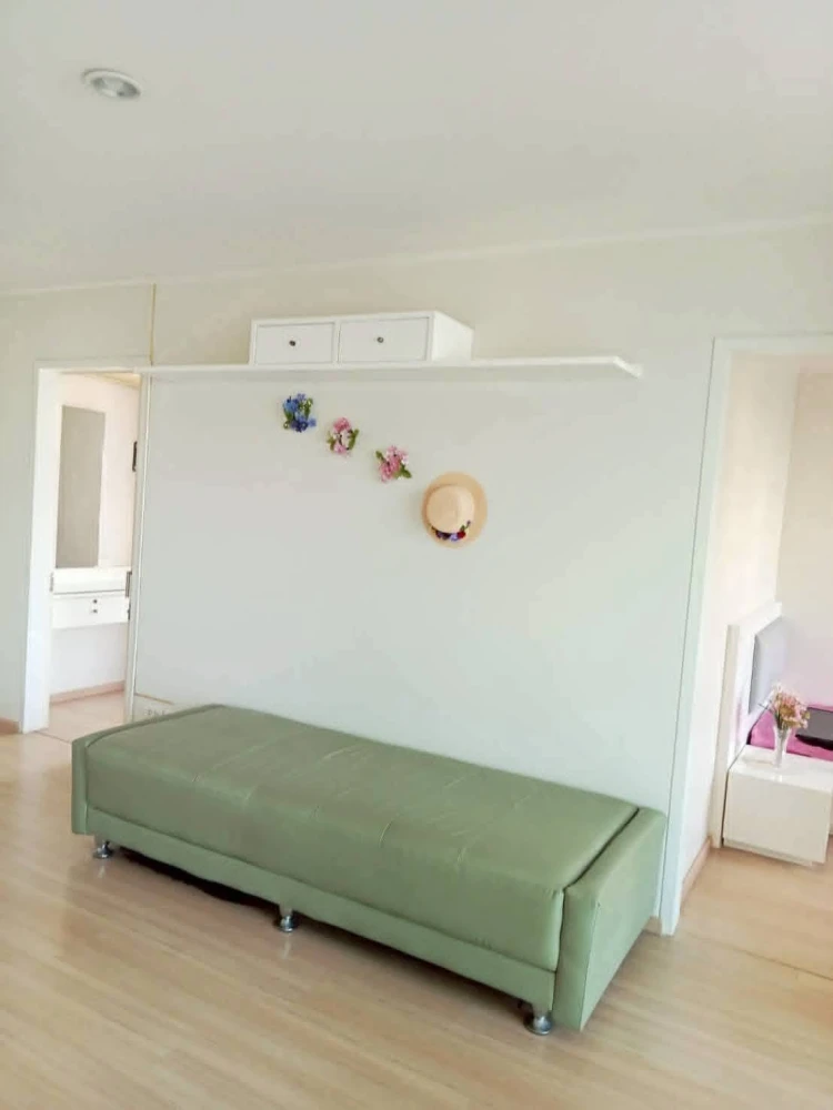 For Sale: U Delight 2 Bangsue Station. Spacious, inviting unit with a beautiful view and complete built-in furnishings. A must-see!