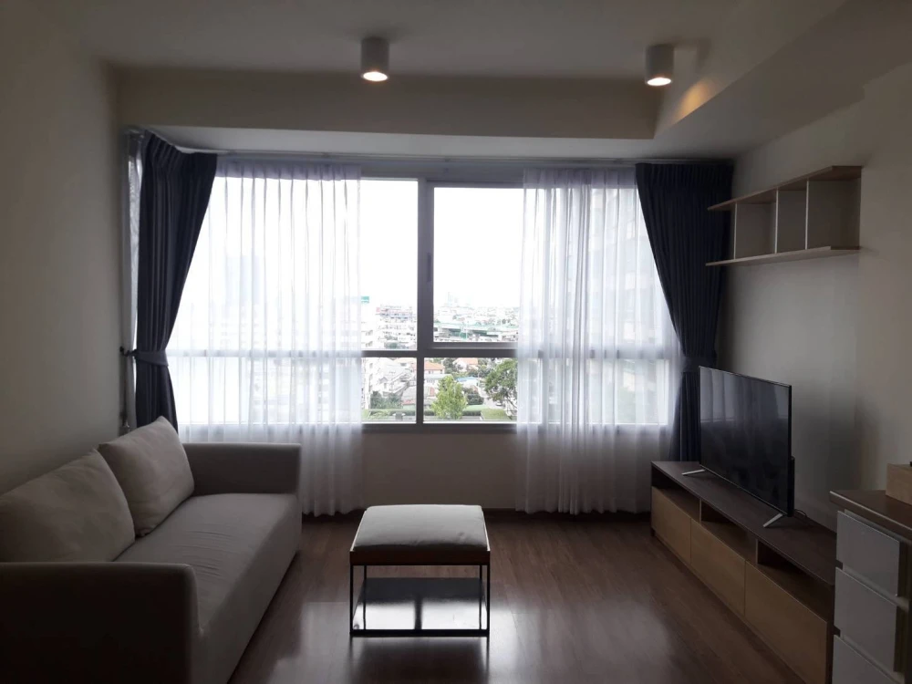 Selling U Delight Rattanathibet, 2 bedrooms, spacious living area, prime location, fully furnished. Don't miss out!